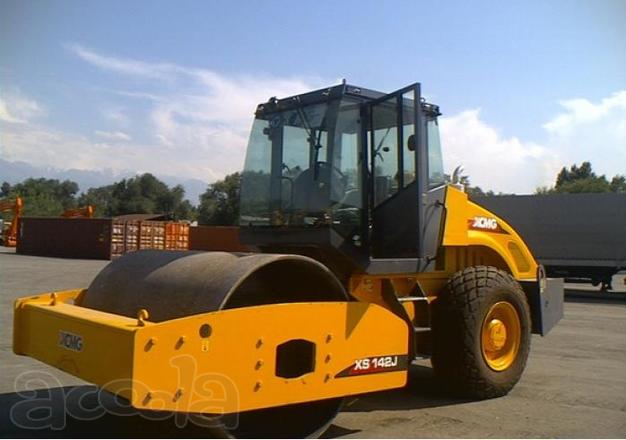 Каток XCMG XS142J