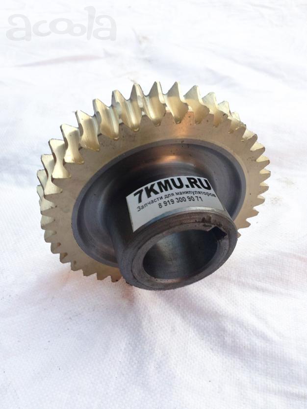 Бронзовая шестерня Tadano 300