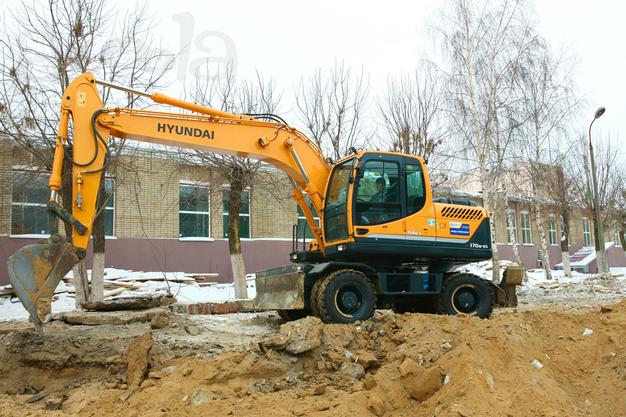 Аренда полноповоротного экскаватора Hyundai R-170.