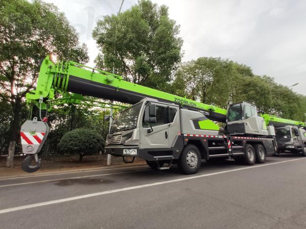 Автокран ZOOMLION ZTC300V, 6х4, Euro V грузоподъёмность 30 тонн