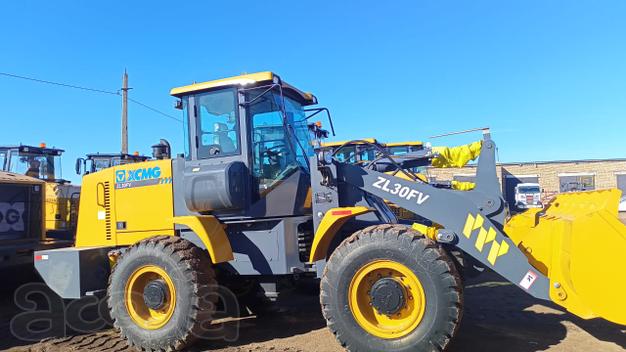 Фронтальный погрузчик XCMG ZL30FV грузоподъёмность 3000 кг 3 тонны ковш 1,8 м3 куба двигатель YUCHAI YC6B125-T21 (не турбовый) тип двигателя дизельный вид двигателя вертикальный рядный 4-х тактный прямой впрыск водяное охлаждение мощность 93 кВт